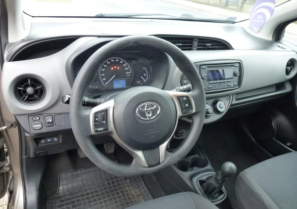 Toyota Yaris cena 39950 przebieg: 127900, rok produkcji 2019 z Kalisz małe 106